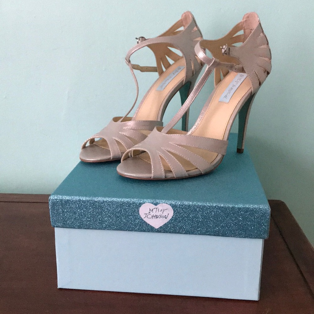 Super cute Betsey Johnson heels!!